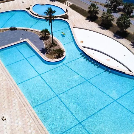 Gee9teen At Fort Chambray *