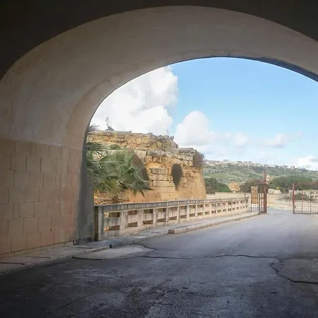 Gee9teen At Fort Chambray * Mgarr