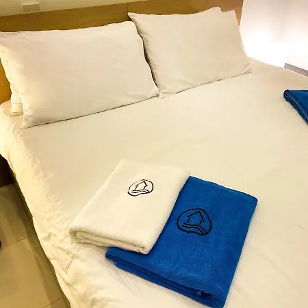 Gee9teen At Fort Chambray