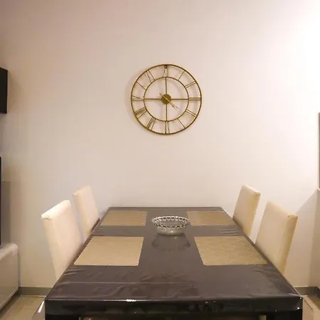 Gee9teen At Fort Chambray