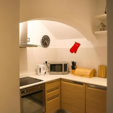 Gee9teen At Fort Chambray