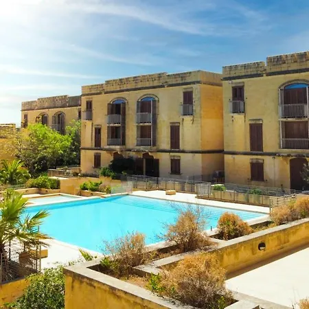 Gee9teen At Fort Chambray