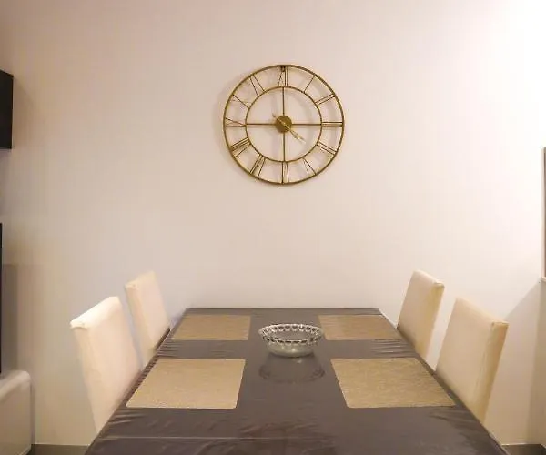 Gee9teen At Fort Chambray