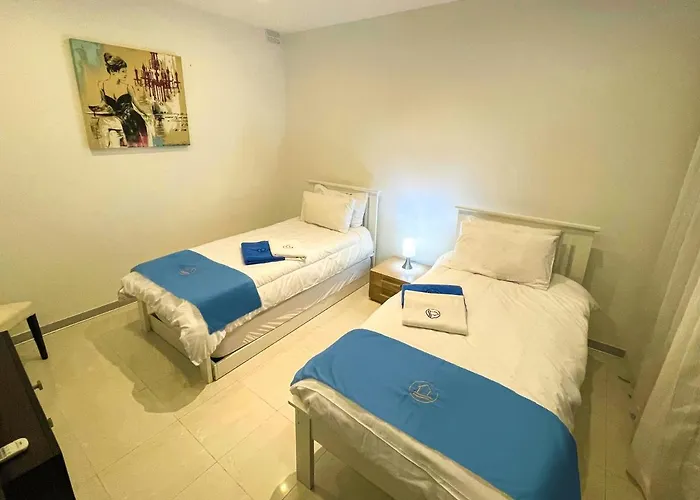 Gee9teen At Fort Chambray